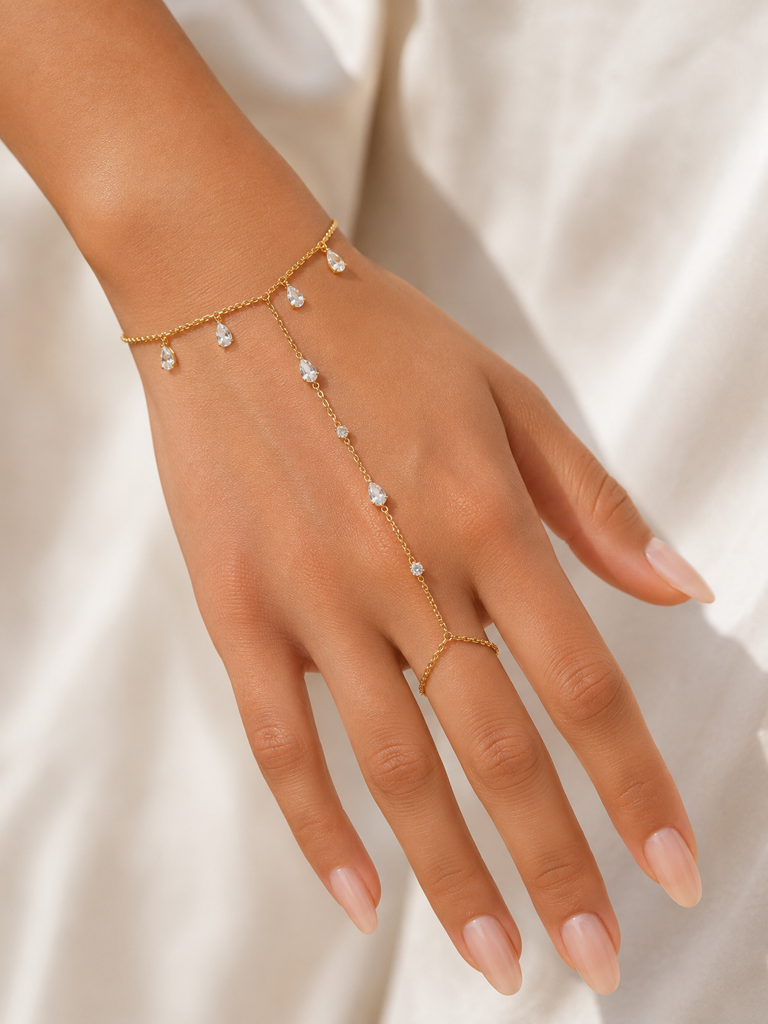Nura Hand Chain